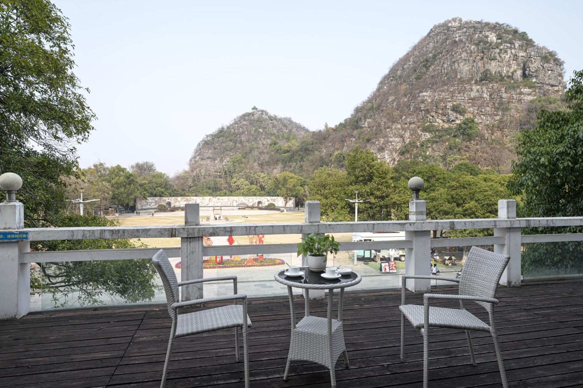 Guilin Crystal Crescent Moon Hotel Bagian luar foto