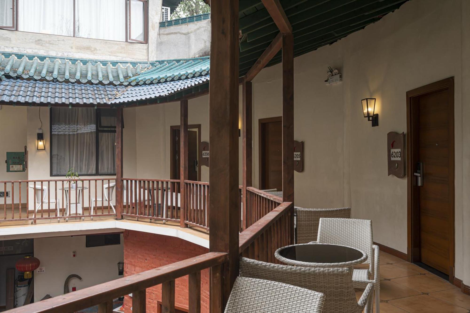 Guilin Crystal Crescent Moon Hotel Bagian luar foto