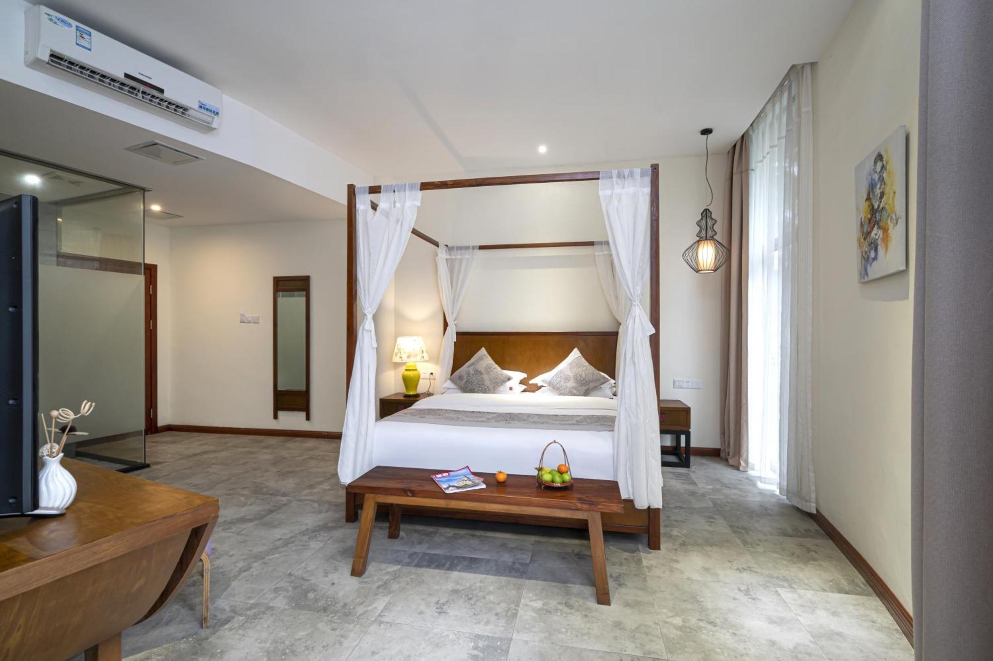 Guilin Crystal Crescent Moon Hotel Bagian luar foto